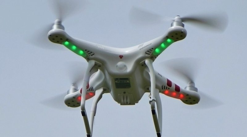 Imagen ilustrativa de un dron comercial. Foto: Nevit Dilmen, CC BY-SA 3.0.