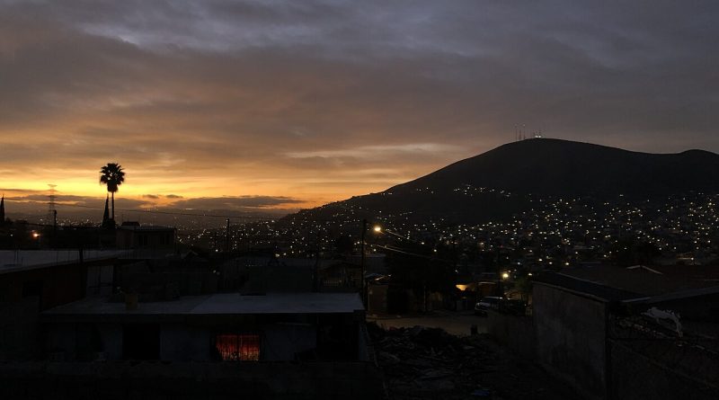 Vista nocturna de Tijuana; imagen de archivo. Foto: Definitly not qualified, CC BY-SA 4.0.